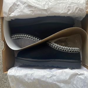 Brand new never worn black Tasman Ugg size 7
